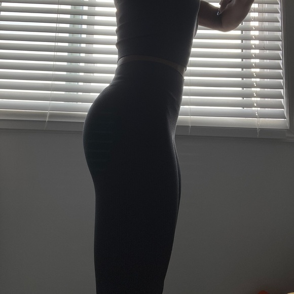 Grey active leggings( full length) + Crop tank - Picture 5 of 5